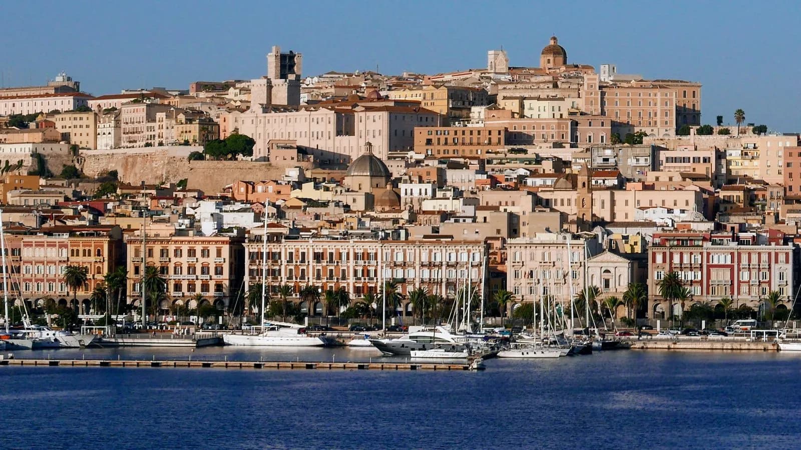 Cagliari front de mer bâtiments historiques Sardaigne